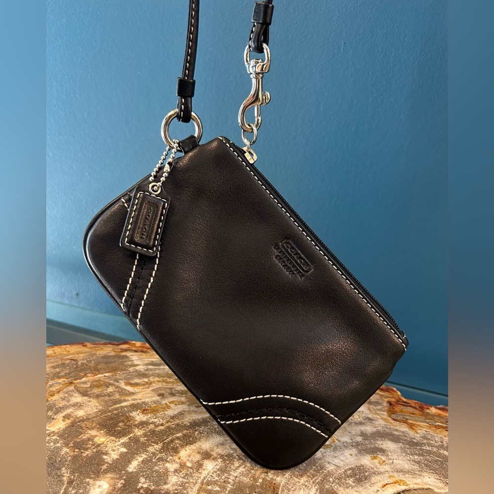 Vintage COACH Soft Pebble Leather Collection Small Black Wristlet EUC - Picture 16 of 16